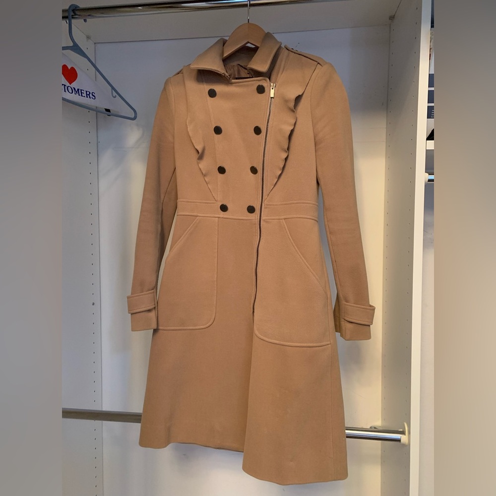 BCBGMAXAZRIA Fayette Ruffle Woven Trench Dress Coat in Sand Tan XS - Picture 2 of 8